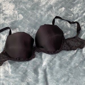 Black Victoria Secret bra !! 🌿